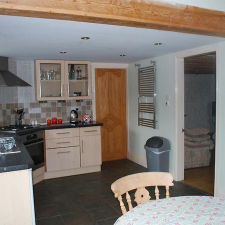 Ty Gylfinir Villa Llandegla Exteriör bild